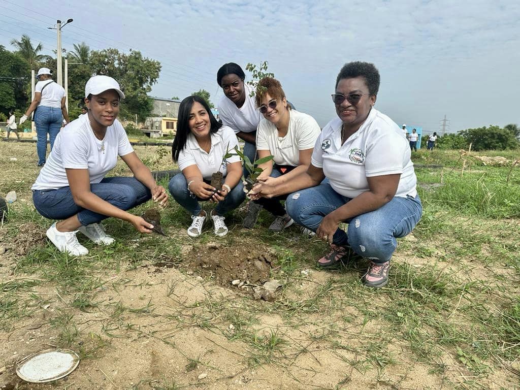 En este momento estás viendo Hospital Municipal Barsequillo se unió al Plan Nacional  de Reforestación