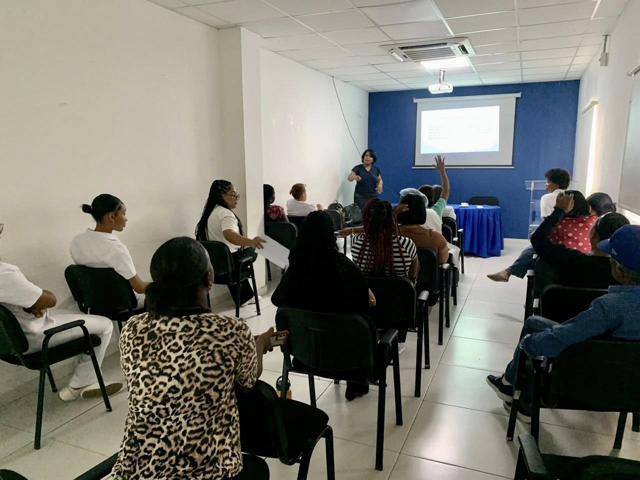 Lee más sobre el artículo Hospital Municipal Barsequillo imparte el taller Cortesía Telefónica a los colaboradores del centro