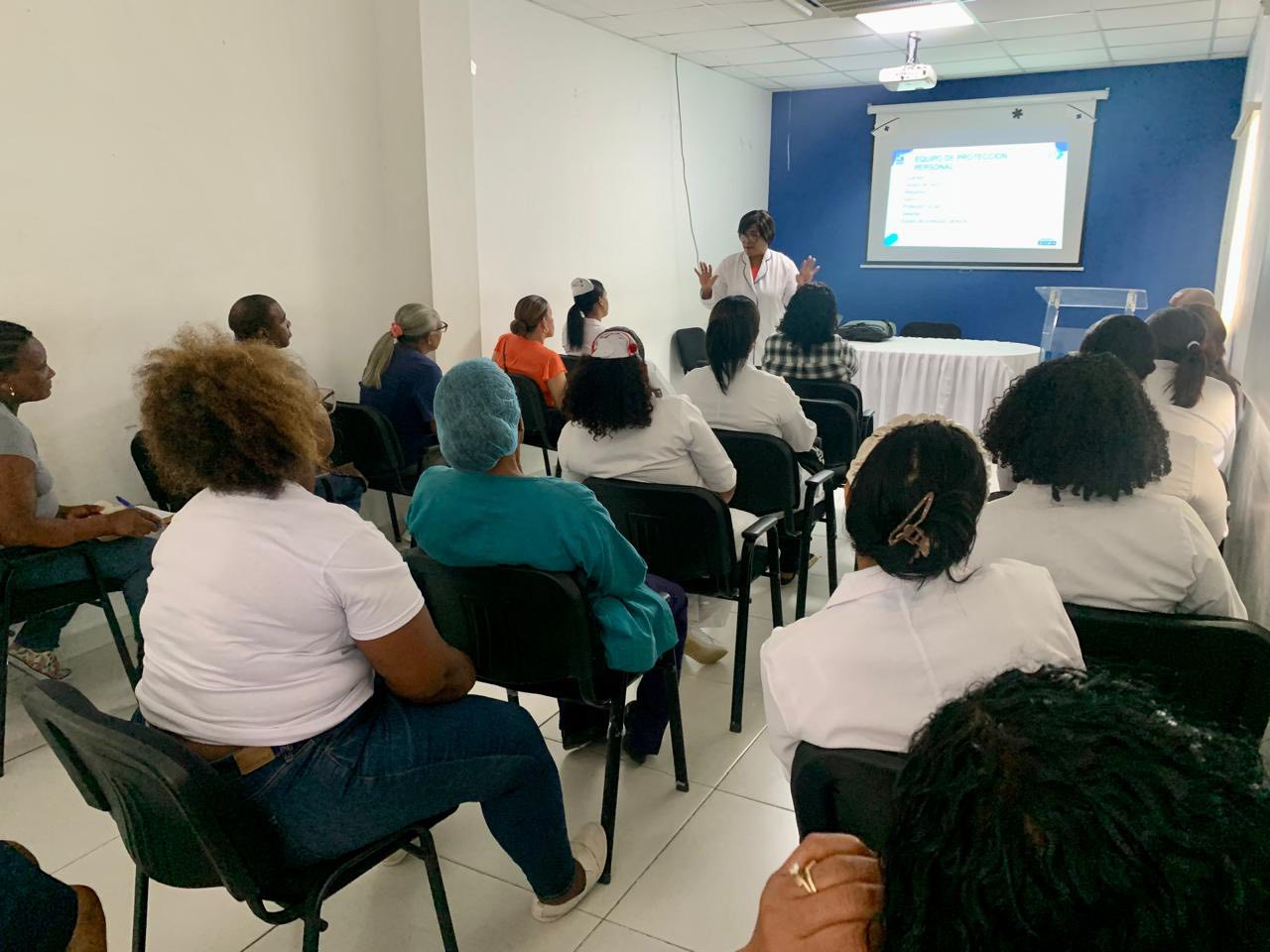Lee más sobre el artículo Colaboradores del Hospital Municipal Barsequillo participan en el  taller  Bioseguridad y Residuos Hospitalario
