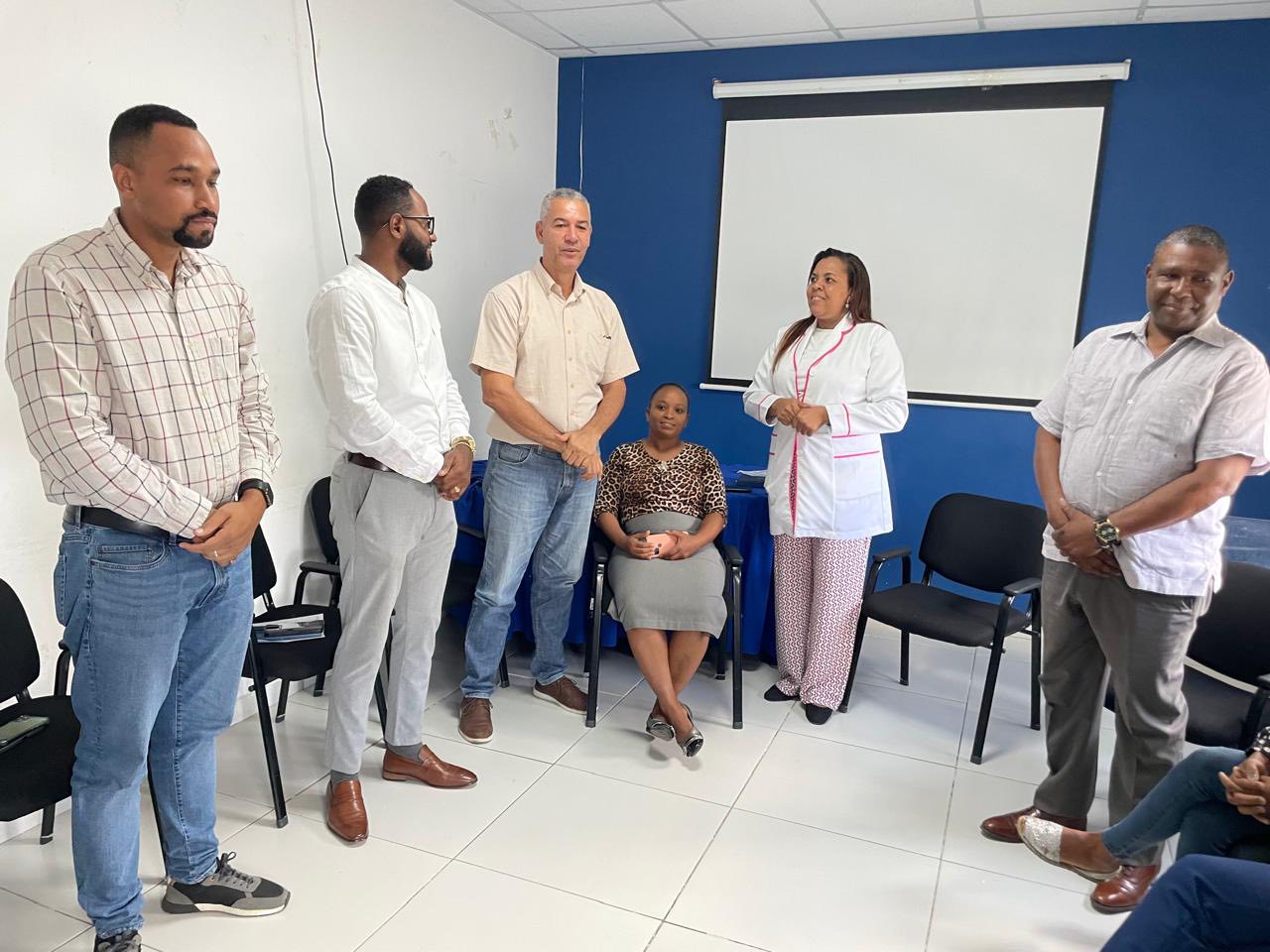 Lee más sobre el artículo <strong>Directora del centro hospitalario se reúne con encargados departamentales para fortalecer el trabajo en equipo y dar la bienvenida a nuevos colaboradores</strong>